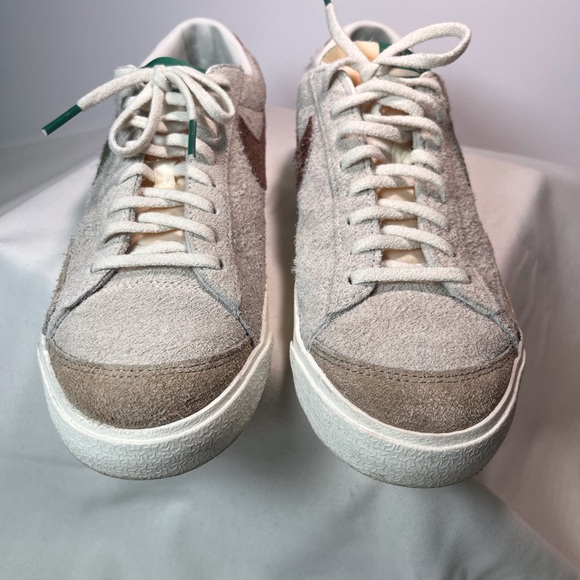 Men’s Nike Blazer - Picture 2 of 8